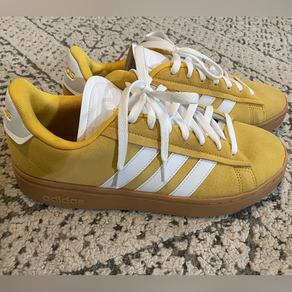 ADIDAS WOMENS GRAND COURT ALPHA SNEAKER - GOLD SZ 10 NEVER WORN